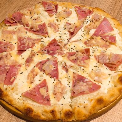 Римская пицца Ветчина-Бекон в S & T Pizza Room по цене 969 ₽