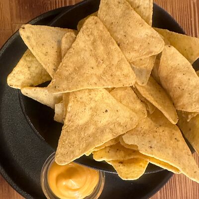 Начос с сырным соусом в IPA beer cafe по цене 250 ₽