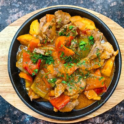 Сковородка с говядиной в Шафран по цене 1030 ₽