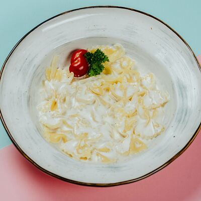 Макарошки-бантики в сливочном соусе с сыром в Хлебные истории по цене 490 ₽