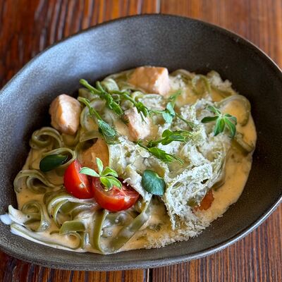 Феттуччине с лососем в сливочном соусе в Акапулько по цене 700 ₽