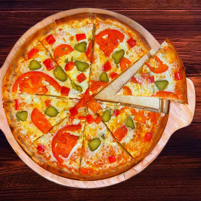 Пицца Green Peace на тонком тестев WORLD MANGAL CLUB по цене 975 ₽