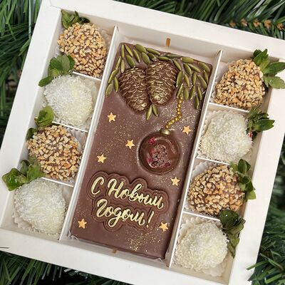 Комбо: плитка С Новым Годом и клубника в шоколаде в Lipatik sweets по цене 2750 ₽