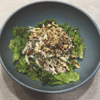 Салат с говяжьим языком и грибами в Старый Ереван по цене 1105 ₽