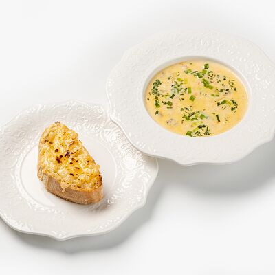 Сливочный суп из омуля и иркутской форели с гренкой в Омулевочная по цене 480 ₽