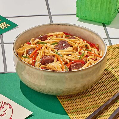 Свинина с лапшой удон в Dostaевский по цене 424 ₽