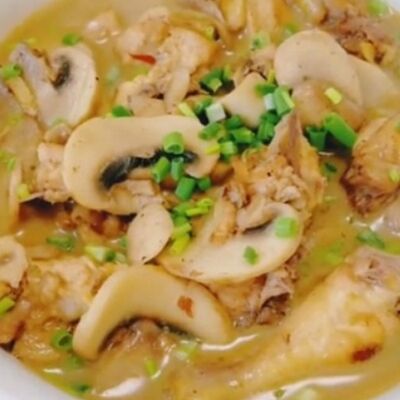 0016. Суп с шампиньонами и курицей в Минутка по цене 550 ₽