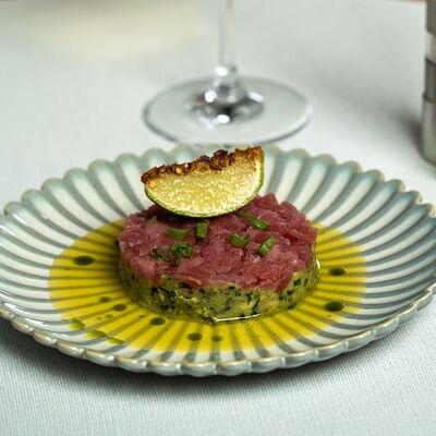 Тартар из тунца с гуакамоле в KIZOKU по цене 790 ₽