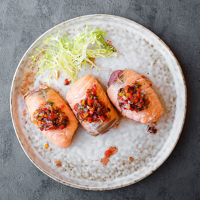 Филе семги с дрессингом из сладкого перца в Дюшес по цене 800