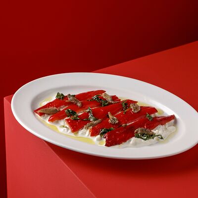 Печеные перцы со страчателлой и анчоусами в Hitch по цене 1140 ₽