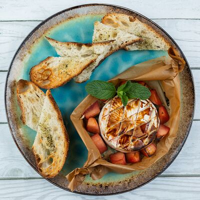 Запечённый камамбер в Хорошие руки Рыба по цене 1020 ₽