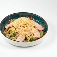 Салат с копченой грудкой в Tacos