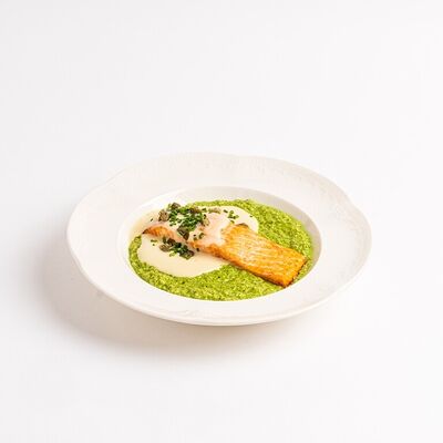 Стейк из форели с зелёным киноа, соусом пармантье и каперсами в Британские Пекарни по цене 955 ₽