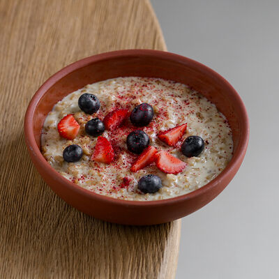 Овсяная каша, ягоды в Saray по цене 650 ₽