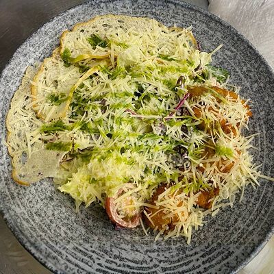 Д* Цезарь с креветками в ЭлеКафе по цене 720 ₽