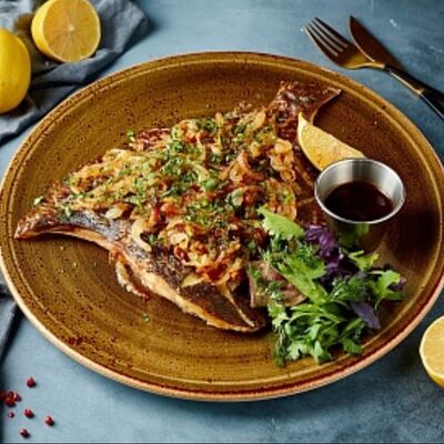 Камбала с жареным луком в Терраса по цене 1390 ₽