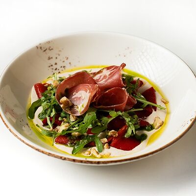 Запечённые перцы тоннато с шейкой коппа и песто в Сорренто по цене 525 ₽