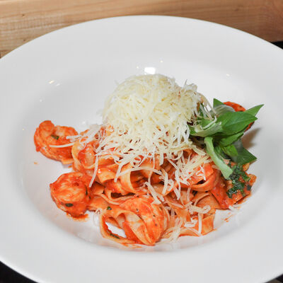 Фетучини c креветками в сливочно-томатном соусе в PrestoMia по цене 770 ₽