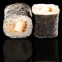 Ролл унаги маки в Barrel Sushi