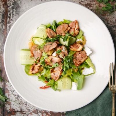 Салат с уткой, вялеными томатами и соусом ананас-сальса в 8 seconds pub по цене 600 ₽