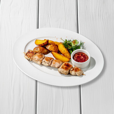 Шашлык из курицы с картофелем гриль в Перчини по цене 660 ₽