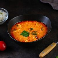 Том ям с морепродуктами в Ellips