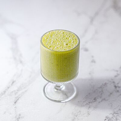 Банан-базилик смузи в Stories по цене 375 ₽