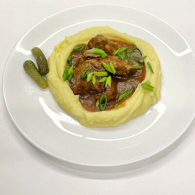 Щечка говяжья с картоф. пюре (я) в Бургари по цене 1390 ₽