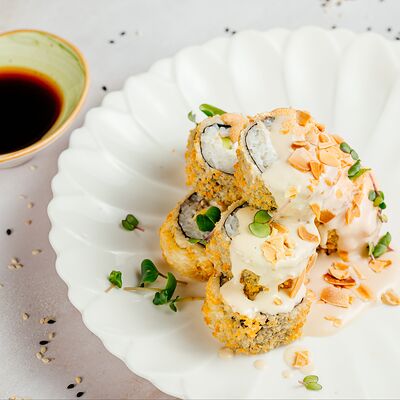 Ролл с угрем жареныйв Яем по цене 629 ₽