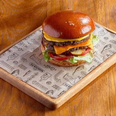 Большой классический бургер BBQ в BBQ Beer Restaurant по цене 1020 ₽