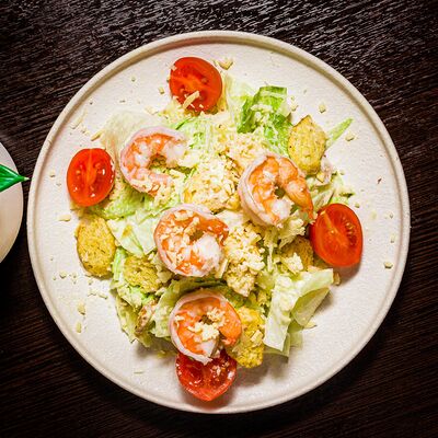 Салат Цезарь с креветками в Суши бай Б по цене 410 ₽