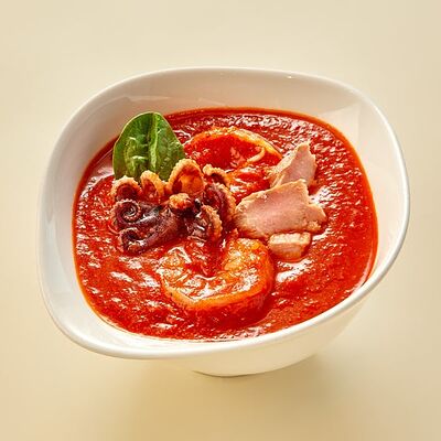 Томатный суп с морепродуктамив Регано по цене 770 ₽