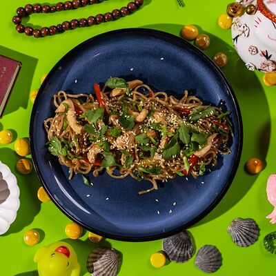 Вок с курицей в Сушки на макушке по цене 850