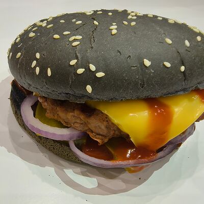 Чизбургер Black в ПивоБар СССР по цене 570 ₽