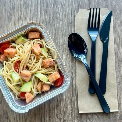 Спагетти с форелью и цукинив Еду домой по цене 575 ₽