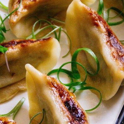 Жарено-паровые пельмени по Гонконгскому рецепту 12 шт. в Mr.Mao по цене 520 ₽