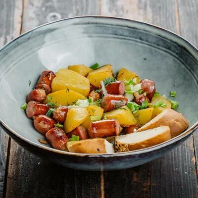 Картофель с обжаренными копчёными колбасками в Люблин по цене 335 ₽