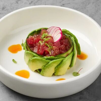 Тартар из тунца с авокадо в Terra по цене 27 р.