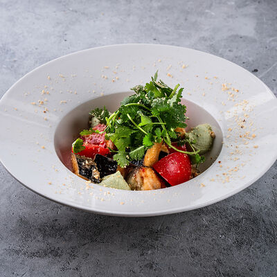 Салат с хрустящими баклажанами в Мидийное место по цене 690 ₽