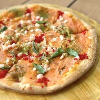 С семгой и тигровой креветкой в Пицца Хаб по цене 1056 ₽