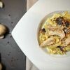 Фетучини с курицей и грибами в Cafe Seven по цене 645