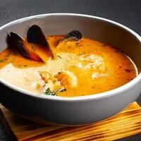 Том ям с двойными морепродуктами и рисом в Japan Corner