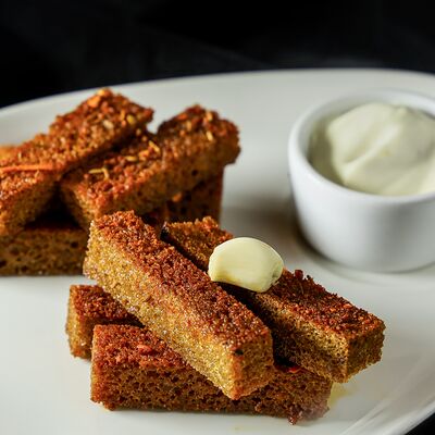 Гренки ржаные с соусом Блю-чиз в Temple pizza по цене 290 ₽