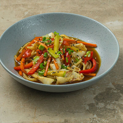 Удон с кальмаром и устричным соусом в Бали по цене 495 ₽