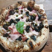Пицца Тартуфо в Trattoria Napoli
