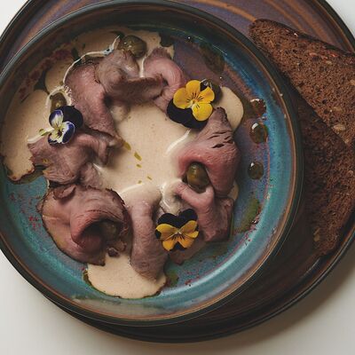 Вителло тоннатов Липа гастробар по цене 590 ₽