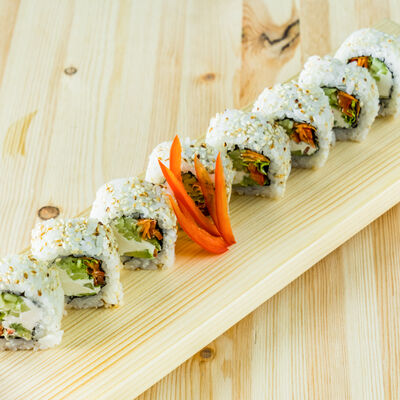 Фирменный ролл Ясай спешл маки в Суши Рай по цене 290 ₽