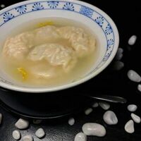 Пельмени с курицей в бульоне в Чина