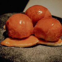 Пышки с карамелью и бананом в О2 Lounge cafe