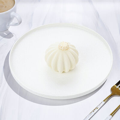 Пирожное Снежный мандарин в Магбургер & Братья Караваевы по цене 400 ₽